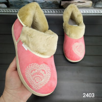 Женские теплые тапочки чуни Dago Style на меху коралловые 2403