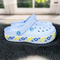 Сабо кроксы женские светло-голубые с узором вышиванка Dago Style 2494