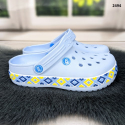 Сабо крокси жіночі світло-блакитні з візерунком вишиванка Dago Style 2494