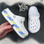 Сабо кроксы женские белые с узором вышиванка в национальных цветах Dago Style 2494