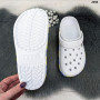 Сабо кроксы женские белые с узором вышиванка в национальных цветах Dago Style 2494