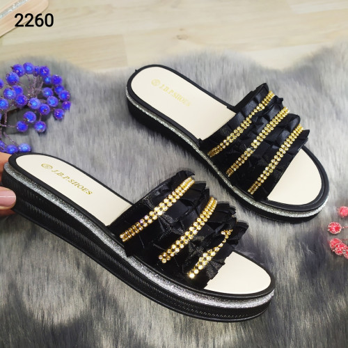 Модні жіночі шльопанці чорні з рюшами квітами Zoom 2260