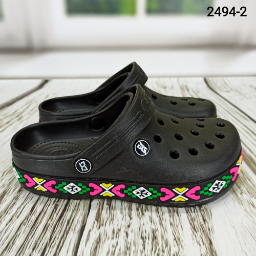 Сабо крокси жіночі чорні з яскравим візерунком вишиванка Даго Стиль 2494-2