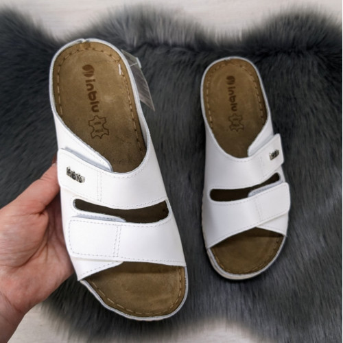 Шльопанці жіночі білі шкіряні на липучках на широку ногу Inblu 4461