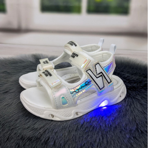 Босоніжки дитячі для дівчинки білі з LED підсвічуванням BBT 5395