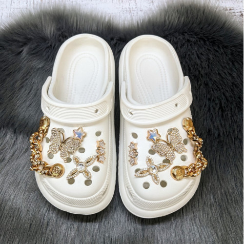 Крокси дитячі для дівчинки Fashion білі з джибітсами та ланцюжками 5653