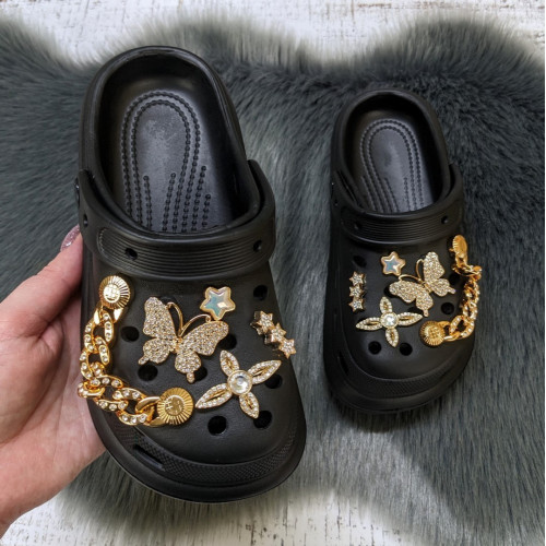 Крокси дитячі для дівчинки Fashion чорні з джибітсами та ланцюжками 5653