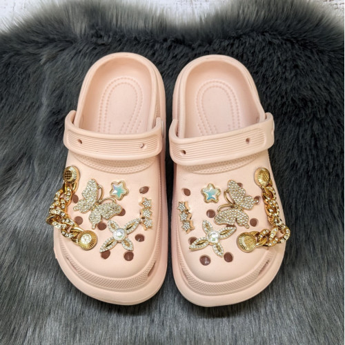 Крокси дитячі для дівчинки Fashion пудрові з джибітсами та ланцюжками 5653