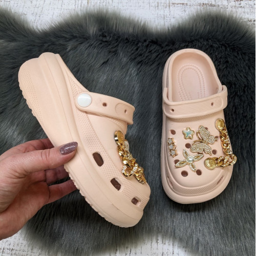Крокси дитячі для дівчинки Fashion пудрові з джибітсами та ланцюжками 5653