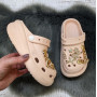 Крокси дитячі для дівчинки Fashion пудрові з джибітсами та ланцюжками 5653