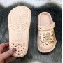 Крокси дитячі для дівчинки Fashion пудрові з джибітсами та ланцюжками 5653