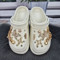 Крокcи жіночі Fashion білі з джибітсами на платформі 4765