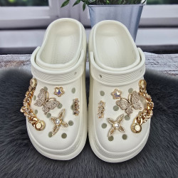 Кроксы женские Fashion белые с джибитсами на платформе 4765
