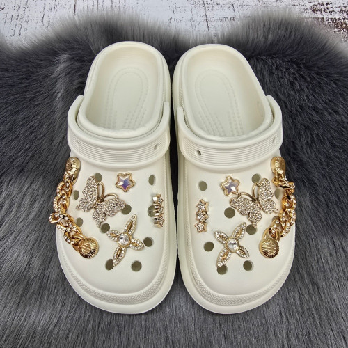 Кроксы женские Fashion белые с джибитсами на платформе 4765