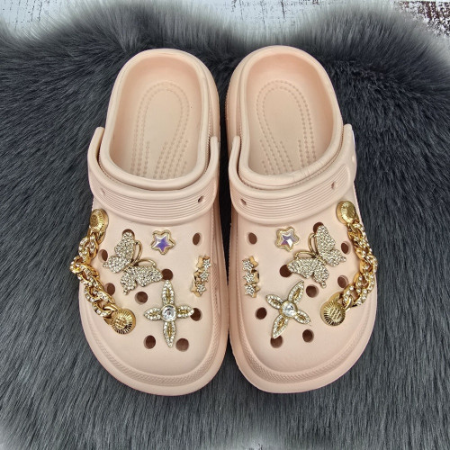 Кроксы женские Fashion пудровые с джибитсами на платформе 4765