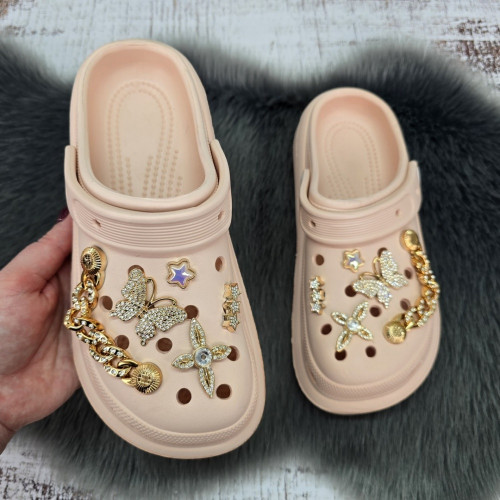 Кроксы женские Fashion пудровые с джибитсами на платформе 4765