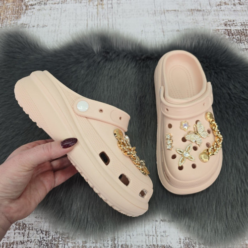 Кроксы женские Fashion пудровые с джибитсами на платформе 4765