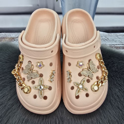 Кроксы женские Fashion пудровые с джибитсами на платформе 4765