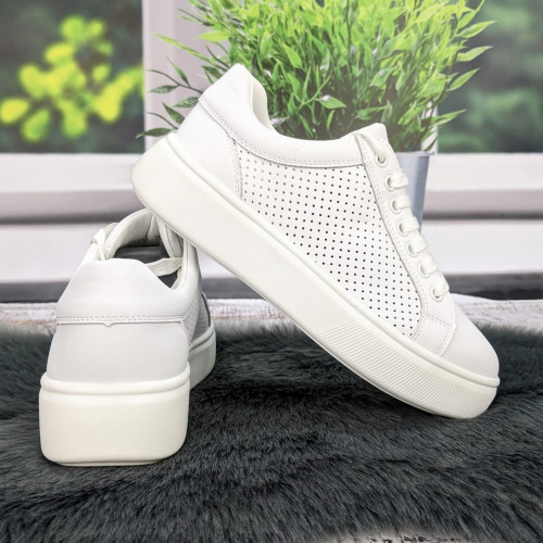  Кроссовки женские Fashion белые кожаные с перфорацией 4826