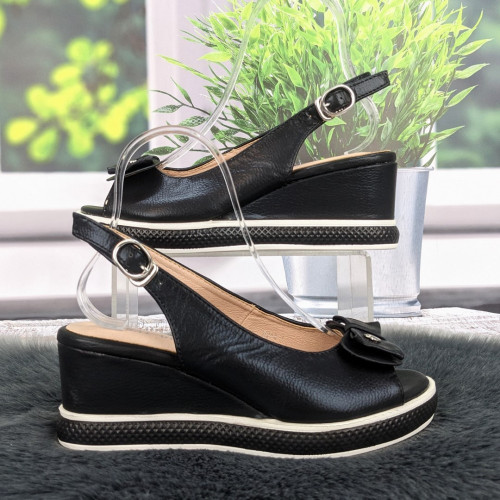 Босоножки женские Fashion черные на невысокой платформе 4812