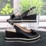 Босоножки женские Fashion черные на невысокой платформе 4812