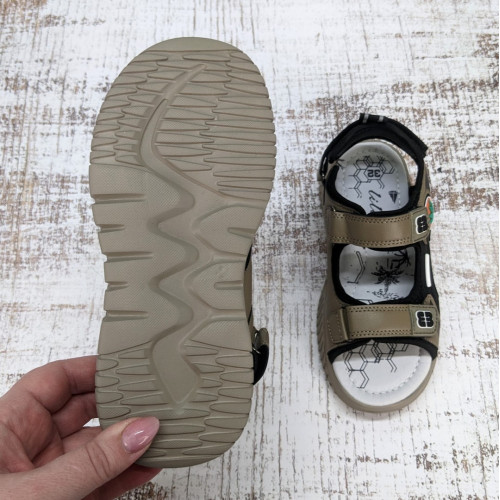Босоніжки дитячі для хлопчика Lilin бежеві на липучках 5761