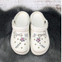 Кроксы женские Fashion белые с джибитсами на объемной подошве 4849