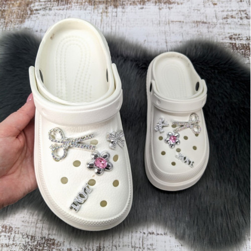 Кроксы женские Fashion белые с джибитсами на объемной подошве 4849
