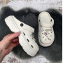 Кроксы женские Fashion белые с джибитсами на объемной подошве 4849