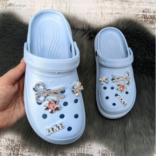 Кроксы женские Fashion голубые с джибитсами на объемной подошве 4849