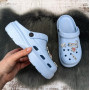 Кроксы женские Fashion голубые с джибитсами на объемной подошве 4849