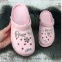 Кроксы женские Fashion розовые с джибитсами на объемной подошве 4849