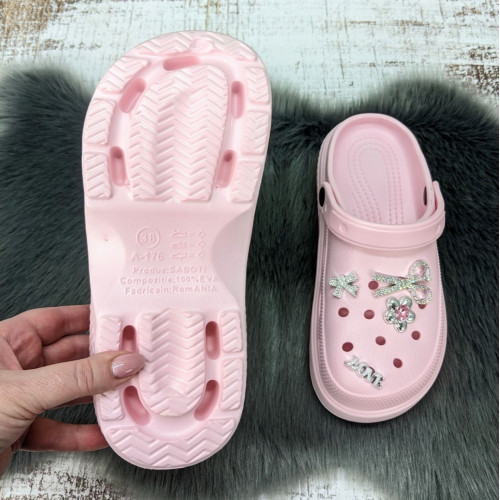 Кроксы женские Fashion розовые с джибитсами на объемной подошве 4849