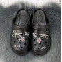 Кроксы женские Fashion черные с джибитсами на объемной подошве 4849