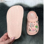 Крокси дитячі для дівчинки Fashion рожеві з джибітсами та ланцюжками 5786