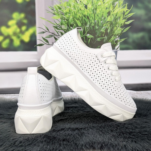  Кроссовки женские Fashion белые кожаные с перфорацией на платформе 4875