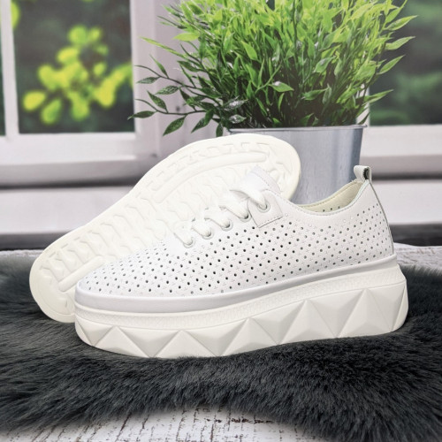  Кроссовки женские Fashion белые кожаные с перфорацией на платформе 4875