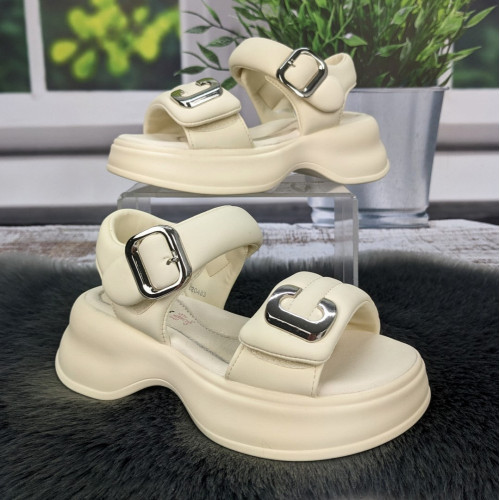 Босоніжки підліткові для дівчинки Jong Golf молочні на платформі 5809