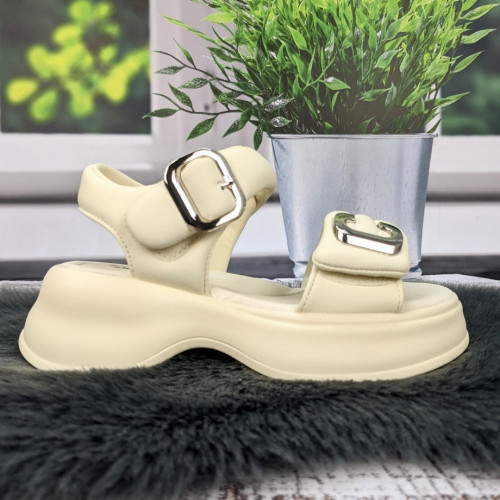 Босоніжки підліткові для дівчинки Jong Golf молочні на платформі 5809
