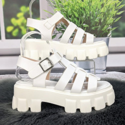 Босоножки женские Fashion белые на платформе 4880
