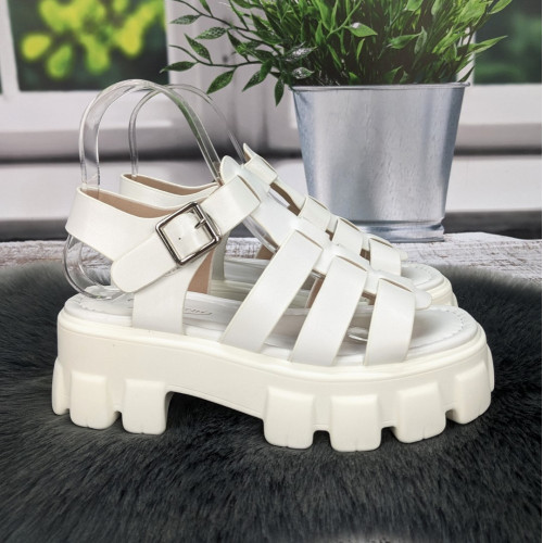 Босоножки женские Fashion белые на платформе 4880