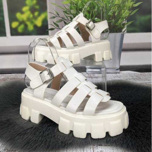 Босоножки женские Fashion белые на платформе 4880