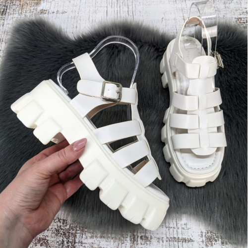 Босоножки женские Fashion белые на платформе 4880