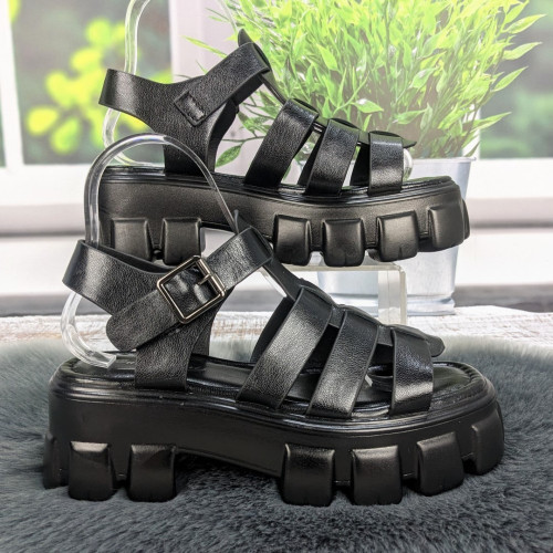 Босоножки женские Fashion черные на платформе 4880