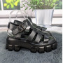 Босоножки женские Fashion черные на платформе 4880