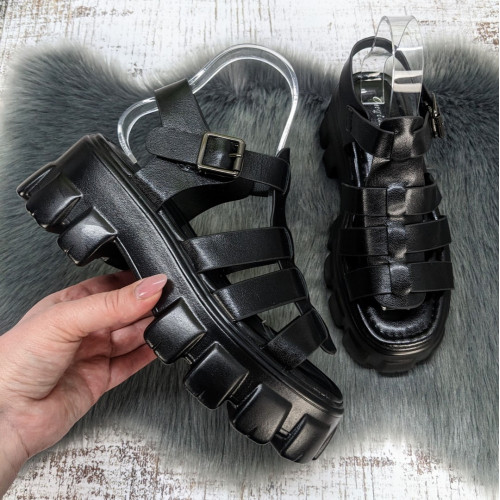 Босоножки женские Fashion черные на платформе 4880