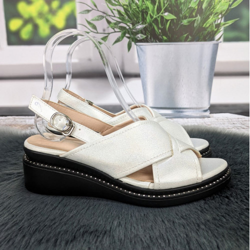 Босоножки женские Fashion белые на невысокой платформе 4469-2