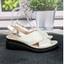 Босоножки женские Fashion белые на невысокой платформе 4469-2