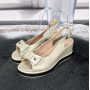 Босоножки женские Fashion бежевые на невысокой платформе 4812