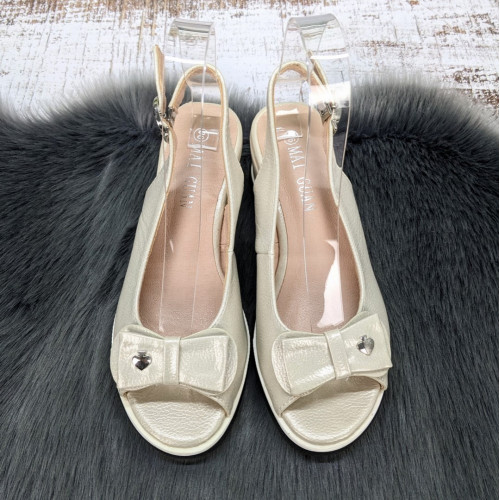 Босоножки женские Fashion бежевые на невысокой платформе 4812